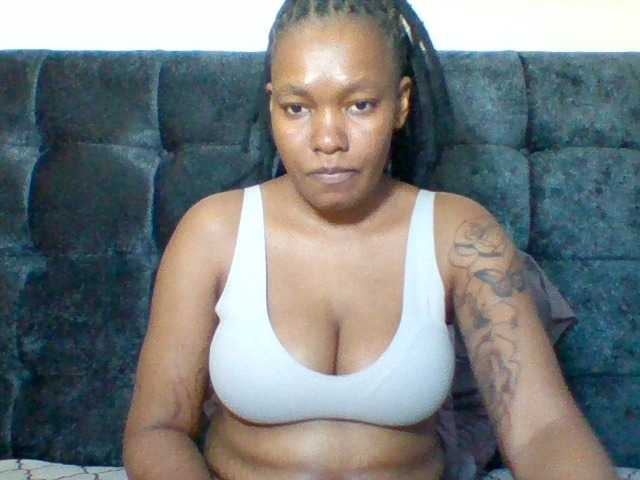 Sexyapple2002 live cam on BongaCams