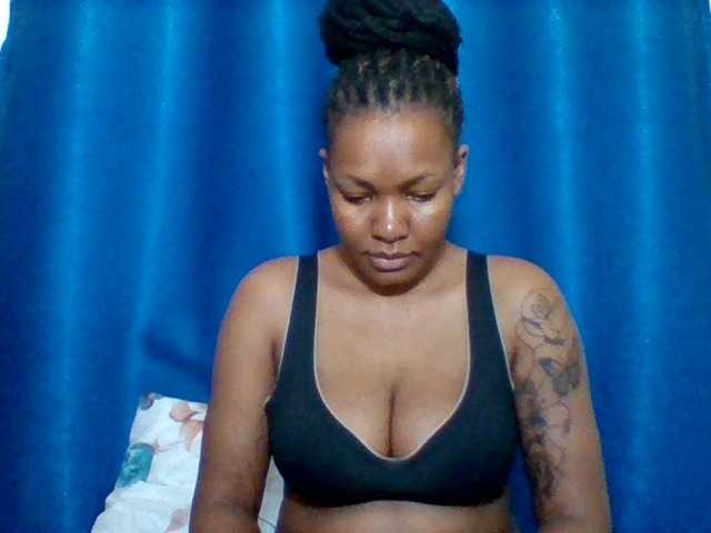 Sexyapple2002 live cam on BongaCams