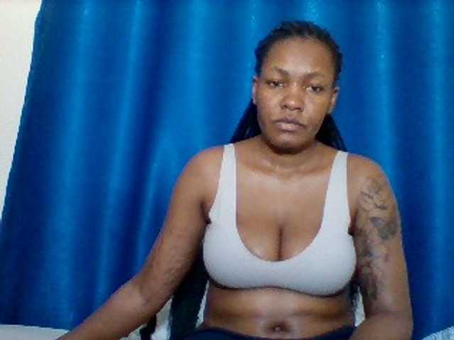 Sexyapple2002 live cam on BongaCams