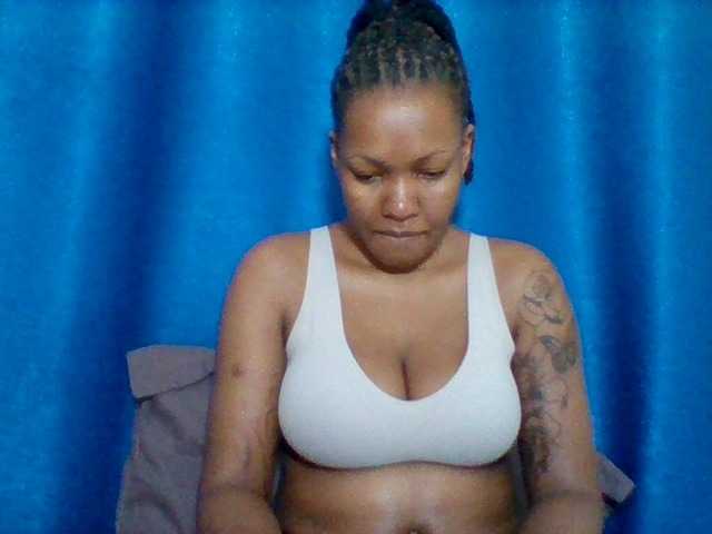 Sexyapple2002 live cam on BongaCams