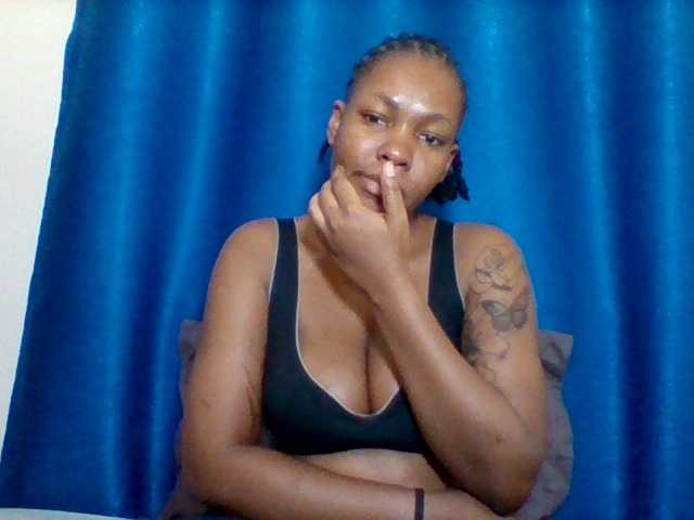 Sexyapple2002 live cam on BongaCams