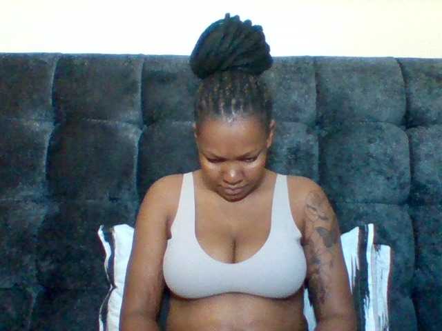 Sexyapple2002 live cam on BongaCams