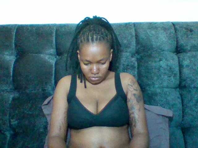 Sexyapple2002 live cam on BongaCams