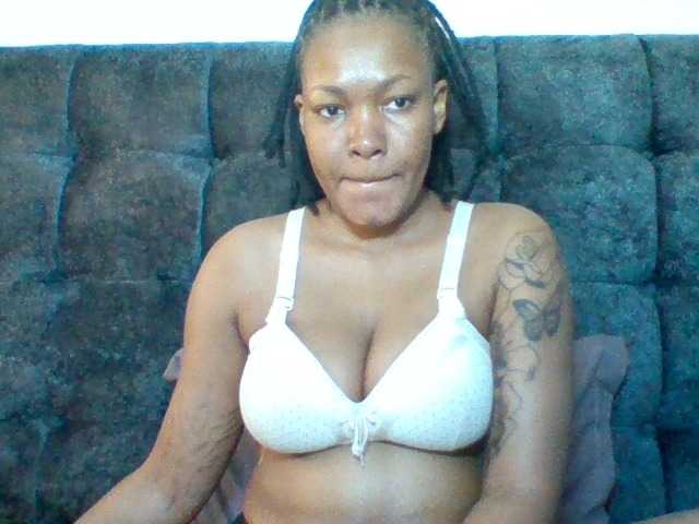 Sexyapple2002 live cam on BongaCams