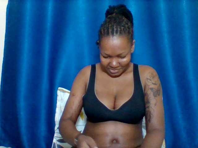 Sexyapple2002 live cam on BongaCams