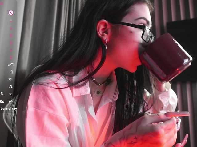 JuicyJess live cam on BongaCams