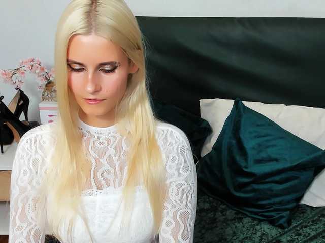 CatrinGood live cam on BongaCams
