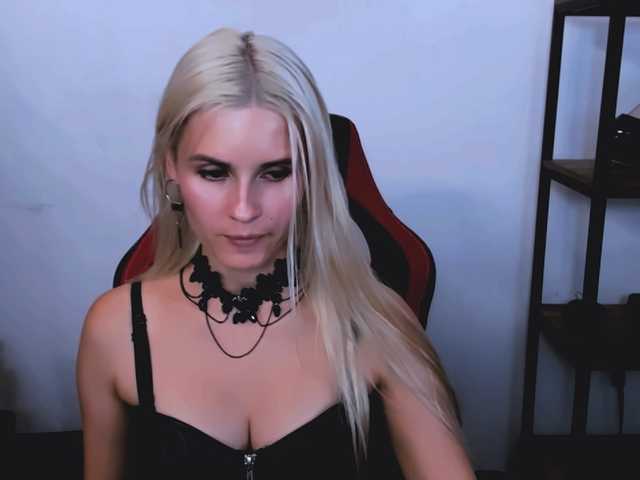 CatrinGood live cam on BongaCams