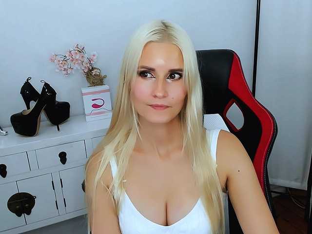 CatrinGood live cam on BongaCams