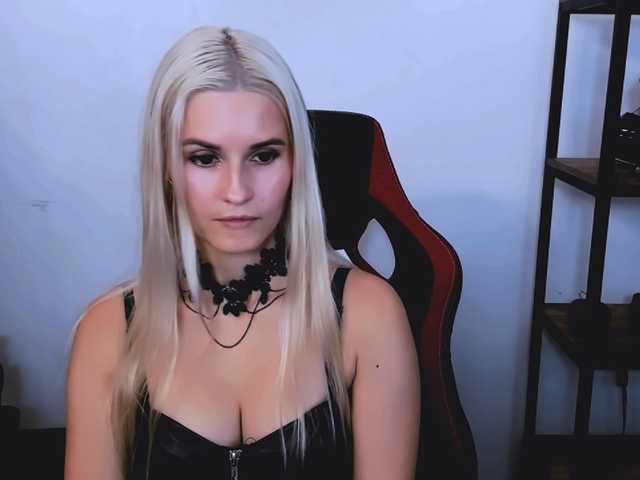 CatrinGood live cam on BongaCams