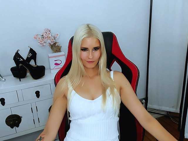 CatrinGood live cam on BongaCams