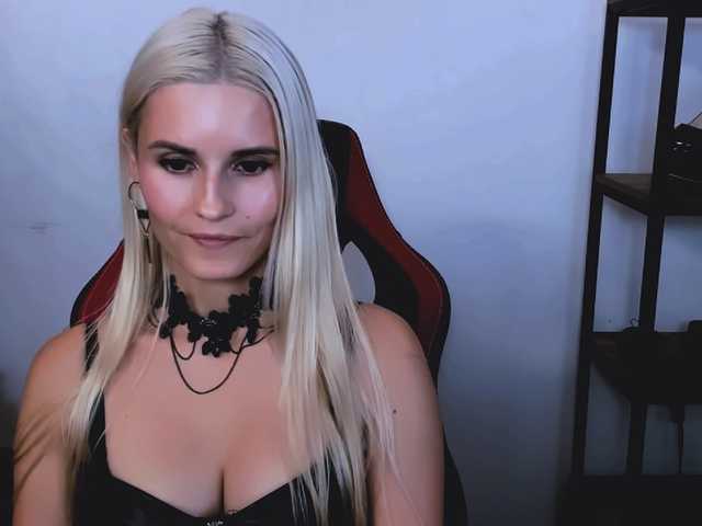 CatrinGood live cam on BongaCams