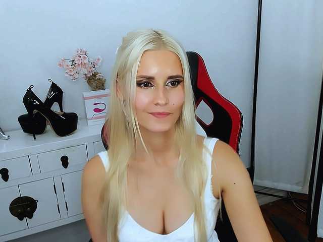 CatrinGood live cam on BongaCams