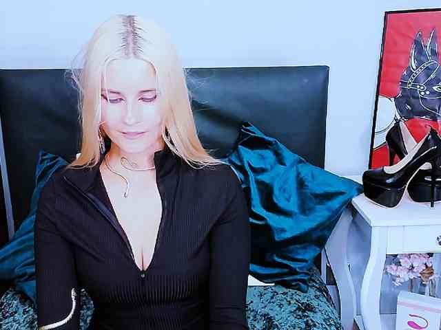 Model: CatrinGood