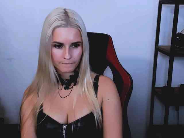 Model: CatrinGood