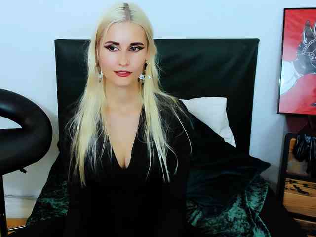 Model: CatrinGood