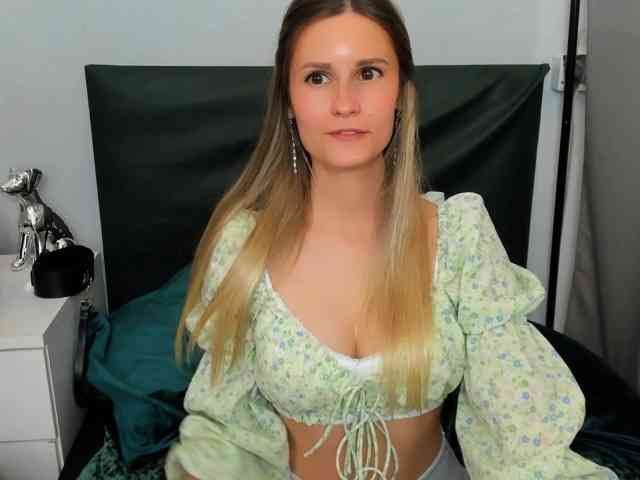 Model: CatrinGood