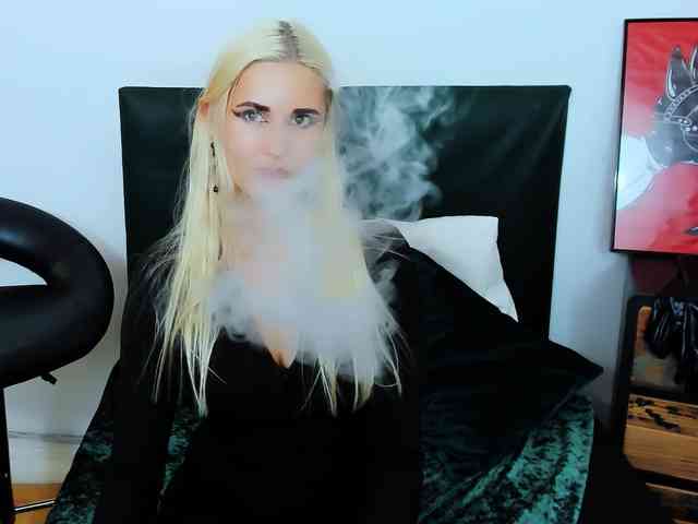 Model: CatrinGood