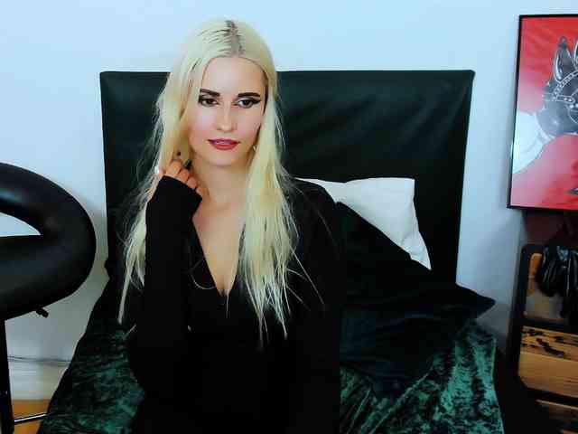 Model: CatrinGood