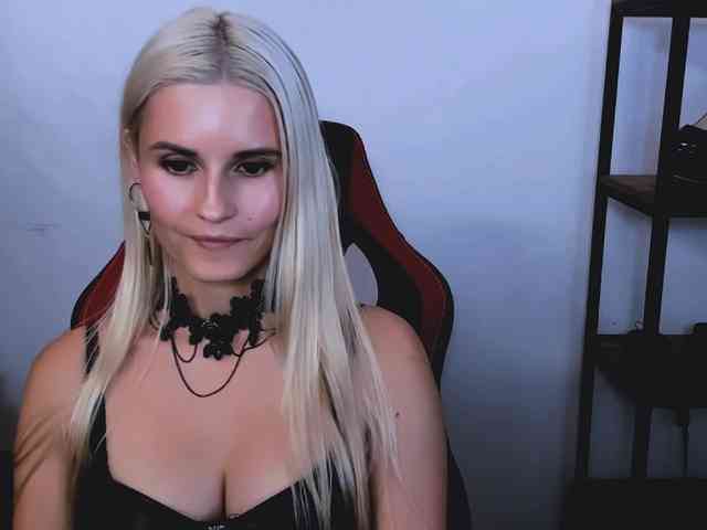 Model: CatrinGood