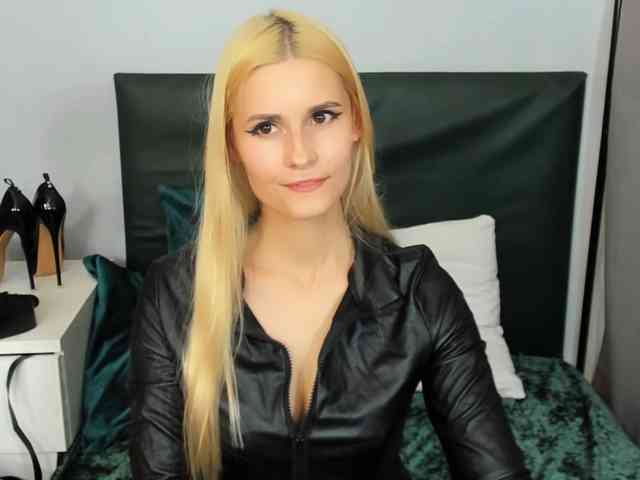 Model: CatrinGood