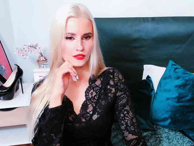 Model: CatrinGood