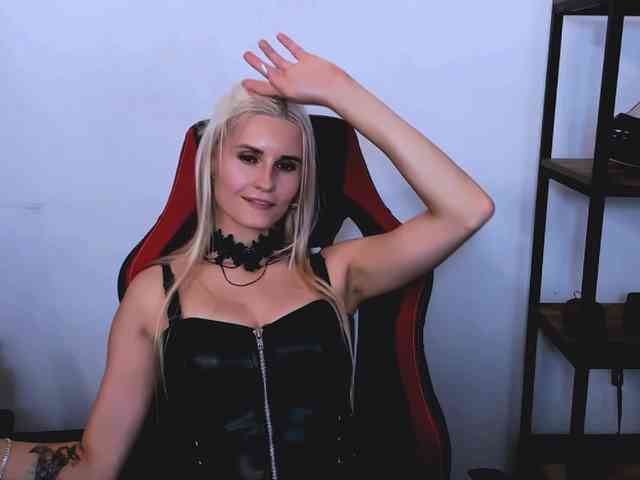 Model: CatrinGood