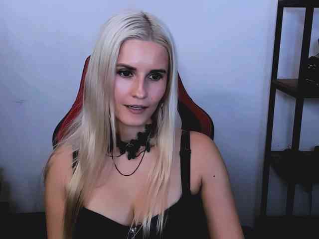 Model: CatrinGood