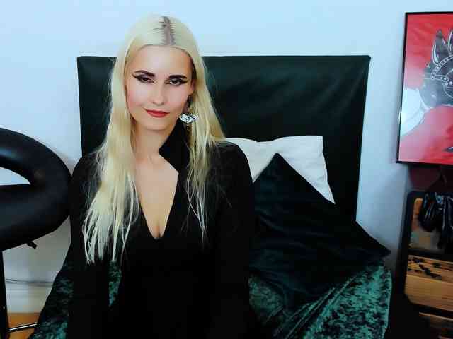 Model: CatrinGood