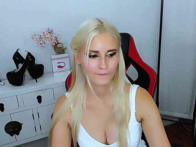 Model: CatrinGood