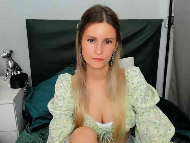 Model: CatrinGood