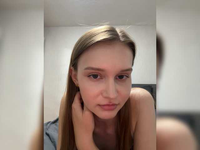Lola-2 live cam on BongaCams