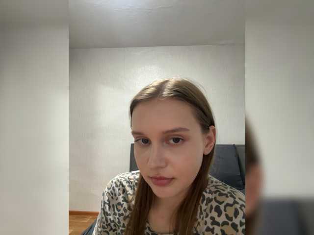 Lola-2 live cam