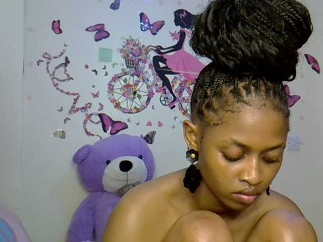 PetiteCaramel Live Cam on BongaCams