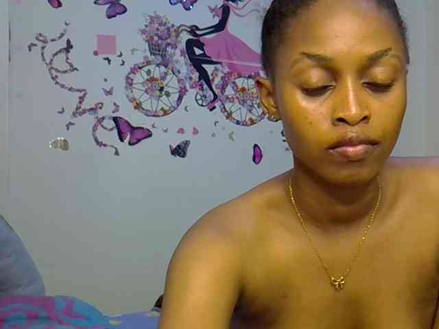 PetiteCaramel webcam