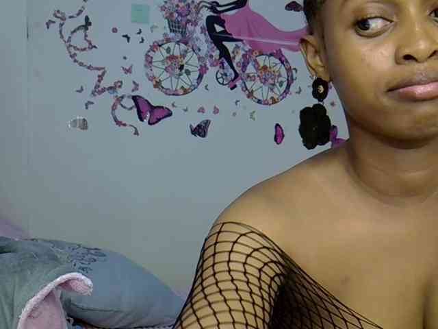 PetiteCaramel webcam