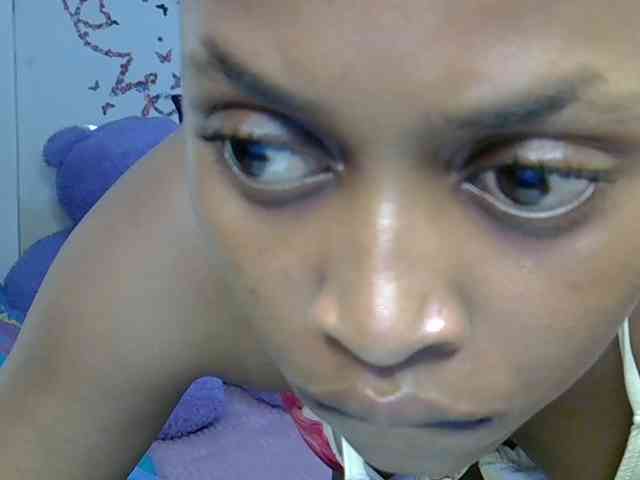 PetiteCaramel webcam