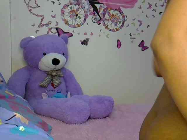 PetiteCaramel webcam