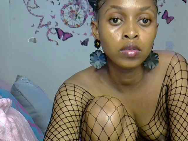 PetiteCaramel webcam