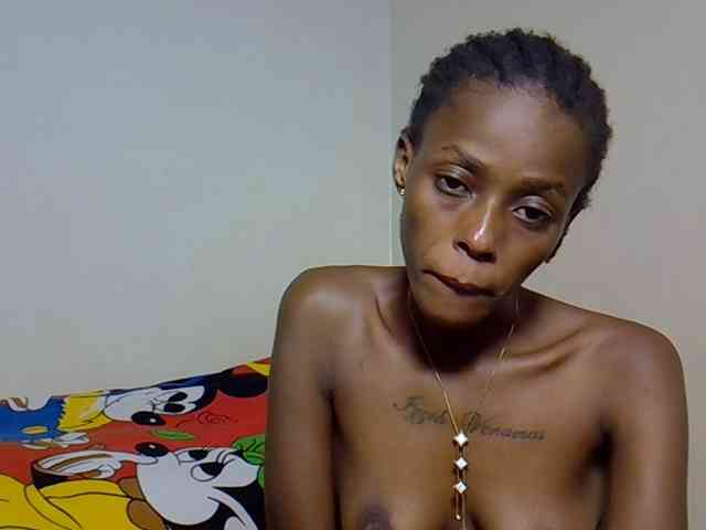 PetiteBunnny webcam
