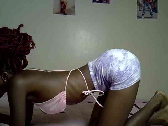 PetiteBunnny webcam