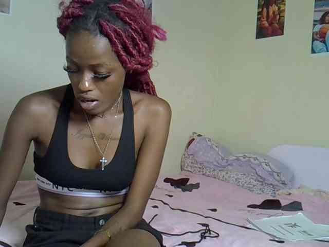 PetiteBunnny webcam