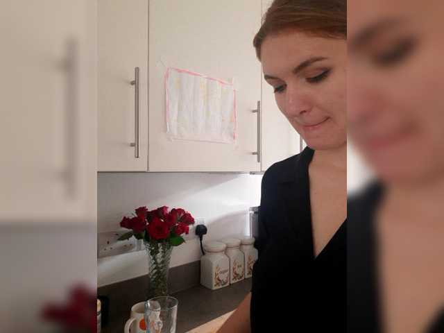le modèle RoyalAngel est en webcam porno dans un show sur le site bongacams, il possède les tags suivants: White/Caucasian,Redhead,Shaved
