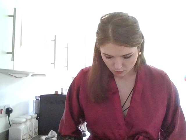 Cantii's BongaCams show and profile