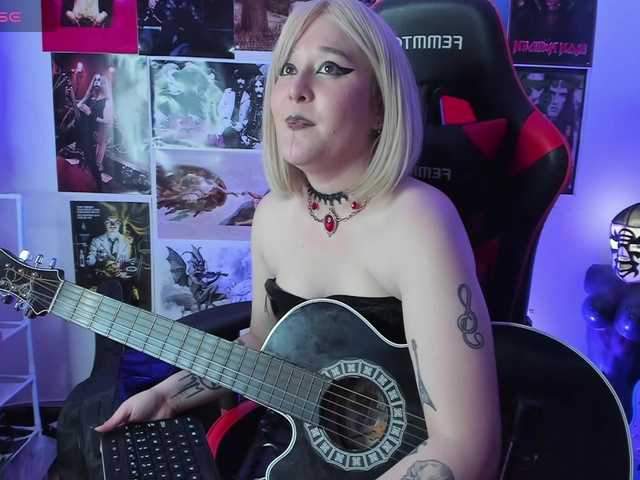 Mistresscrowley-666 live cam on BongaCams