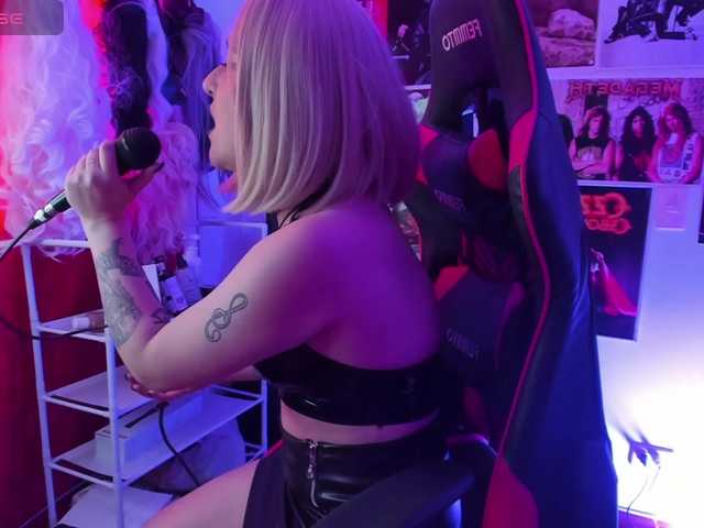 Mistresscrowley-666 live cam on BongaCams