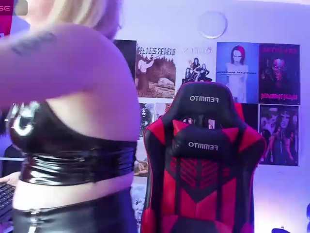Mistresscrowley-666 live cam on BongaCams