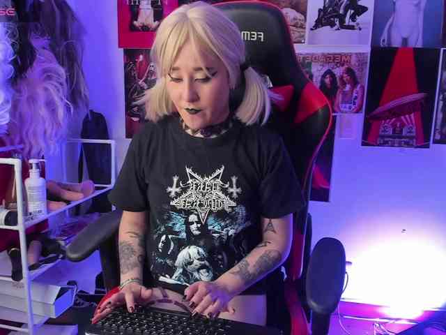 Mistresscrowley-666 webcam