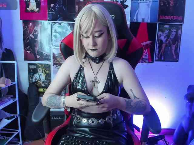 Mistresscrowley-666 webcam