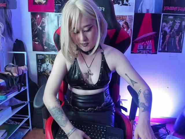 Mistresscrowley-666 webcam